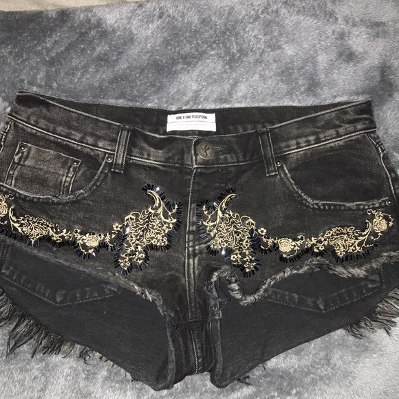 One by One Teaspoon NO 2s short Embroidered - Picture 3 of 8